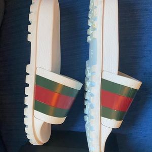 Men’s Gucci flip flops